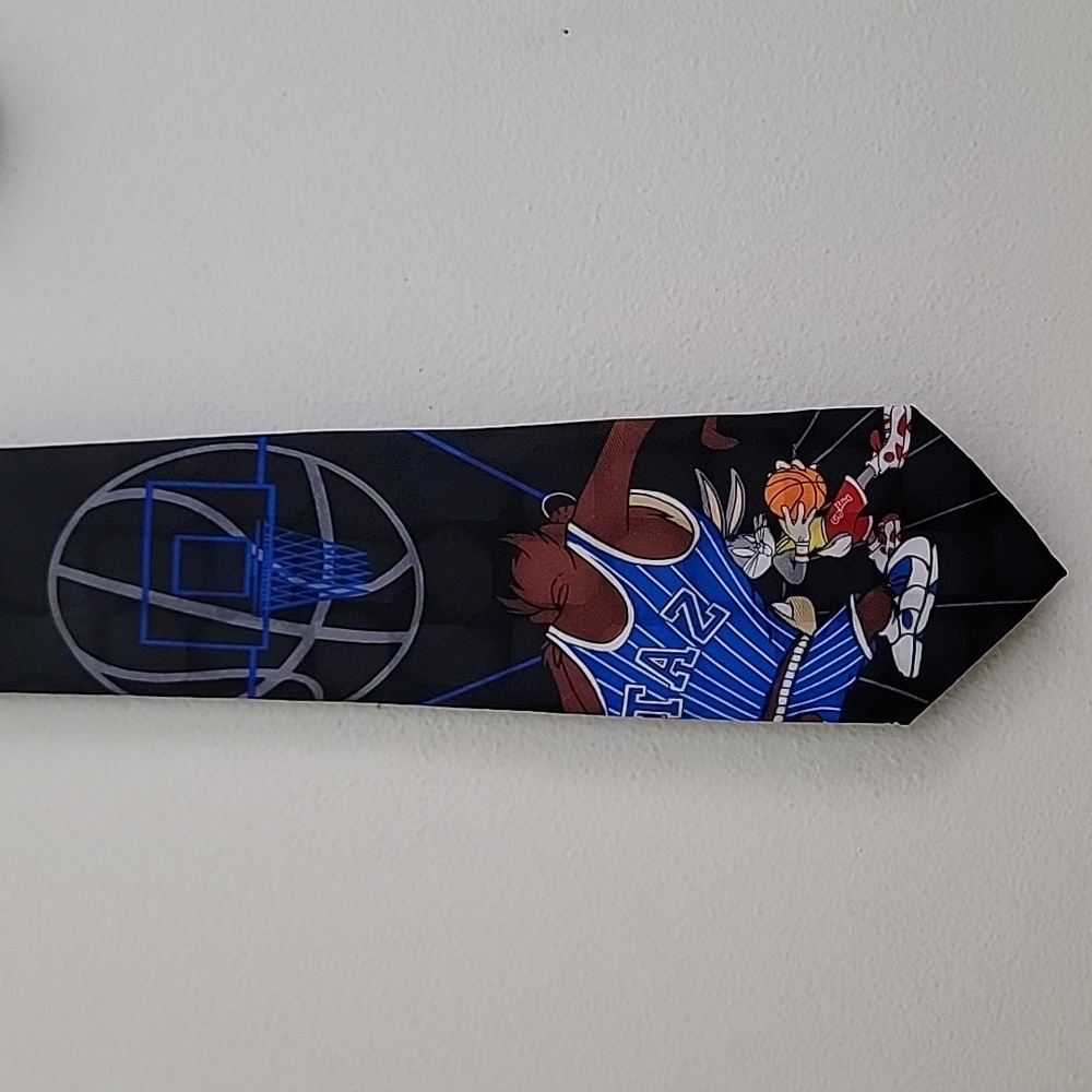 Looney Tunes Black w/Graphic Bugs Bunny & Taz Silk Basketball Mens Tie